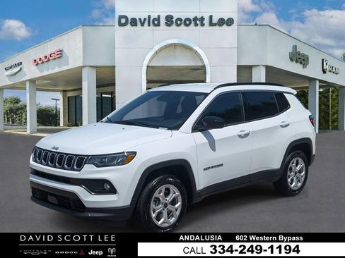 Used 2025 Jeep Compass Latitude AWD/4WD image 1