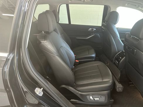 Used 2022 BMW X7 xDrive40i w/ Premium Package AWD/4WD image 12