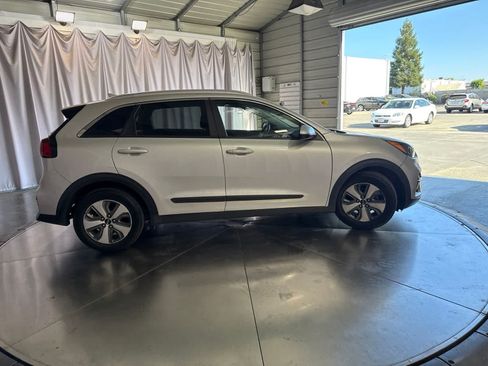 Used 2021 Kia Niro LX FWD image 4