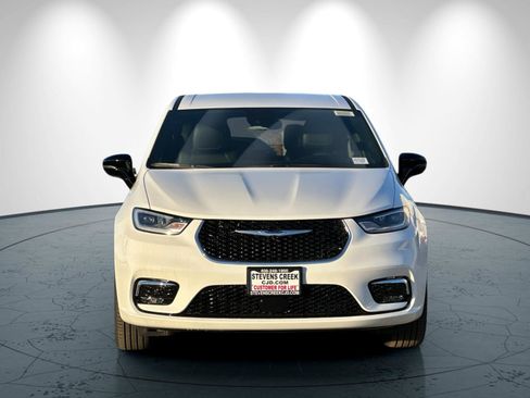 New 2026 Chrysler Pacifica Select image 9