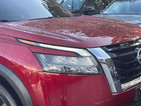 Used 2025 Nissan Pathfinder SL w/ SL Premium Package image 9
