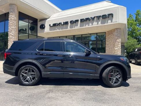 Used 2025 Ford Explorer ST-Line w/ ST-Line Street Pack AWD/4WD image 2
