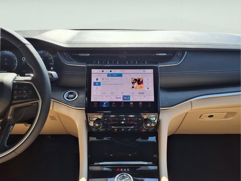 New 2025 Jeep Grand Cherokee Limited image 12