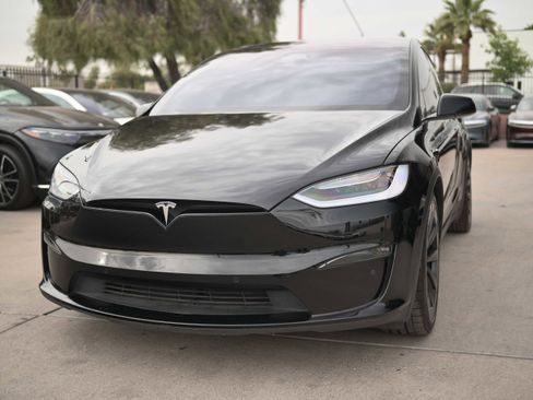 Used 2023 Tesla Model X Plaid image 2