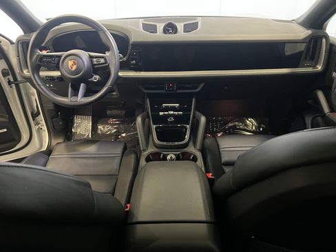 Certified 2025 Porsche Cayenne Coupe image 16