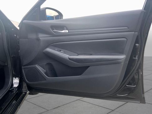 Used 2024 Nissan Altima 2.5 SV FWD image 23