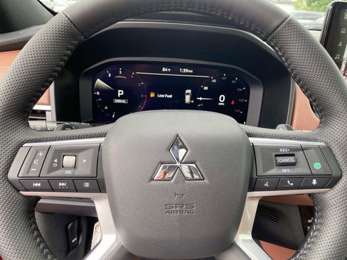 New 2025 Mitsubishi Outlander SEL image 16