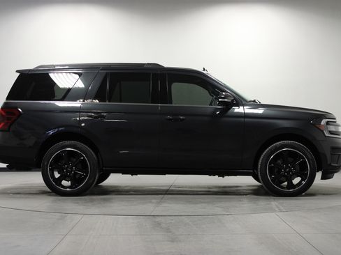 Used 2024 Ford Expedition Limited image 3