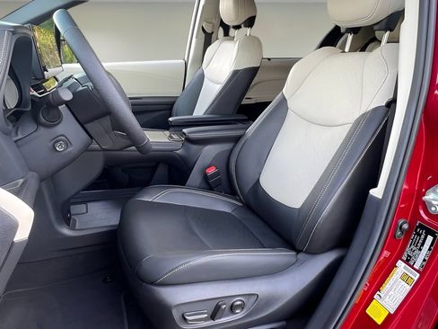 Certified 2026 Toyota Sienna Limited FWD image 13