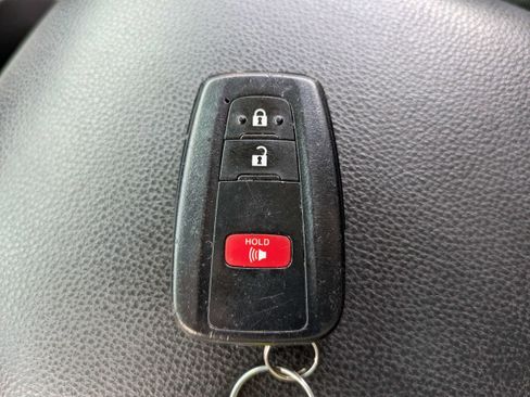 Used 2021 Toyota RAV4 XLE AWD/4WD image 27