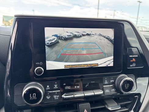 Used 2023 Toyota Highlander LE image 17