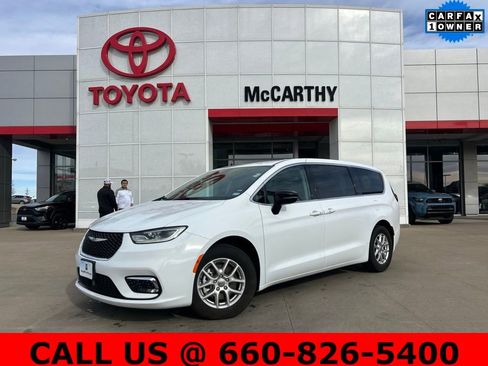 Used 2024 Chrysler Pacifica Touring-L image 1