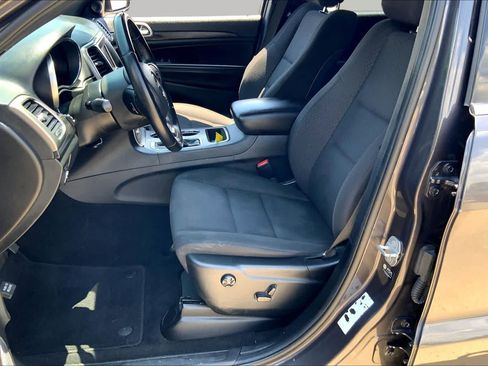 Used 2021 Jeep Grand Cherokee Laredo RWD image 8