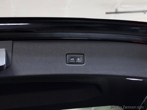 Used 2020 Audi Q8 Prestige AWD/4WD image 34