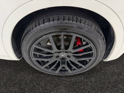 Used 2022 Maserati Levante GT image 9