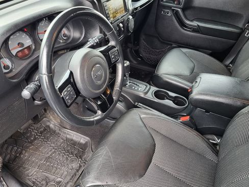 Used 2016 Jeep Wrangler Unlimited Sahara AWD/4WD image 15
