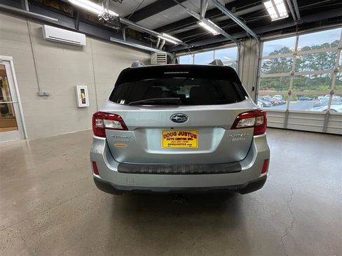 Used 2016 Subaru Outback 2.5i Limited AWD/4WD image 4