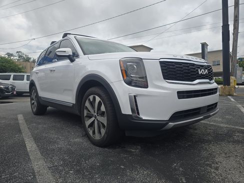 Used 2022 Kia Telluride S FWD image 2