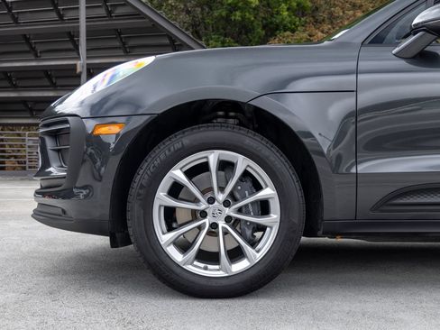Certified 2026 Porsche Macan AWD/4WD image 13