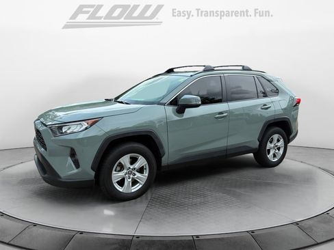 Used 2021 Toyota RAV4 XLE w/ Convenience Package AWD/4WD image 4