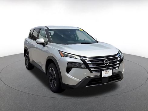 Used 2025 Nissan Rogue SV FWD image 3