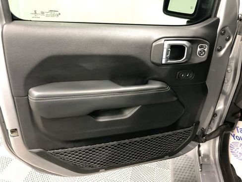 Used 2019 Jeep Wrangler Unlimited Sahara w/ LED Lighting Group AWD/4WD image 13