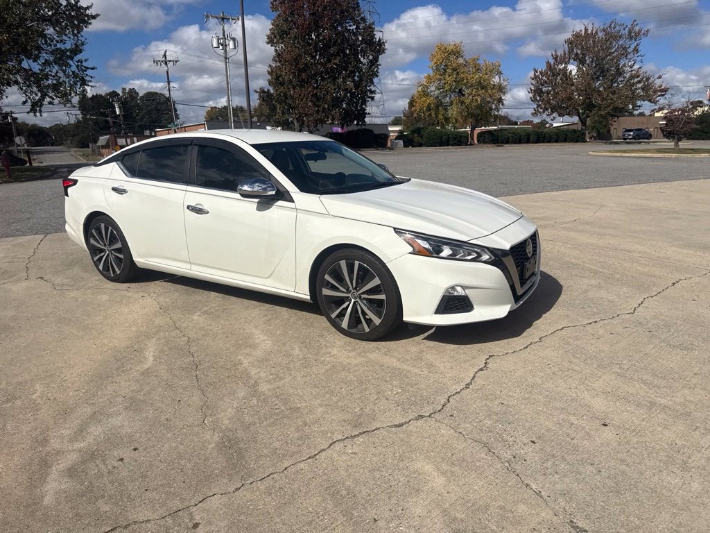 Used 2020 Nissan Altima 2.5 SR FWD image 2