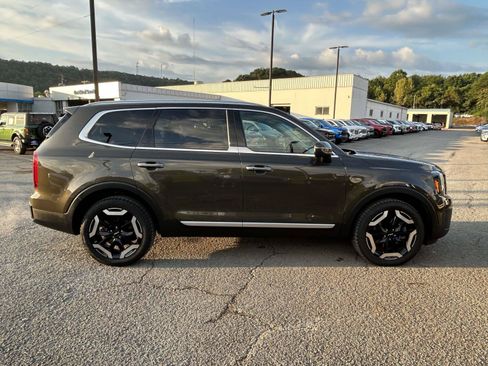 Used 2025 Kia Telluride S FWD image 8