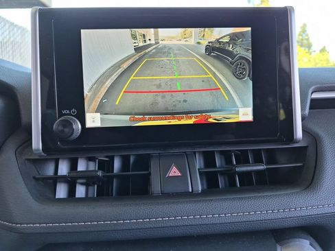 Used 2025 Toyota RAV4 XLE FWD image 12