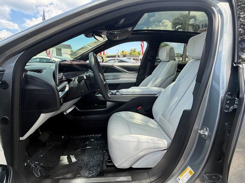 Used 2024 Cadillac Lyriq Luxury RWD image 9