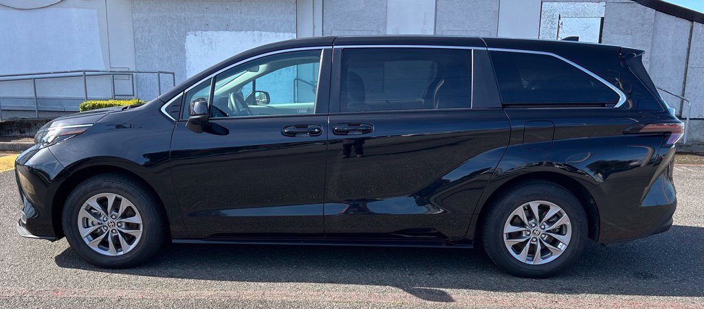 Certified 2024 Toyota Sienna LE AWD/4WD image 8