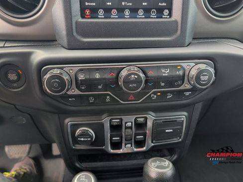 Used 2018 Jeep Wrangler Unlimited Sport S AWD/4WD image 29