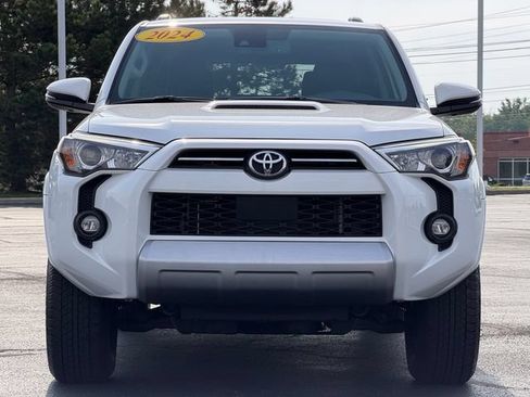 Certified 2024 Toyota 4Runner TRD Off-Road Premium w/ Moonroof Package AWD/4WD image 9
