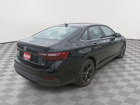 Certified 2022 Volkswagen Jetta SE w/ Panoramic Sunroof Package FWD image 11
