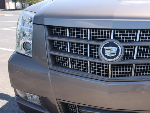 Used 2012 Cadillac Escalade ESV Premium AWD/4WD image 29