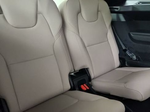 New 2026 Volvo XC90 B5 Core w/ Protection Package Premier AWD/4WD image 32