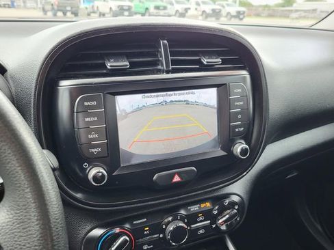 Used 2020 Kia Soul LX FWD image 7