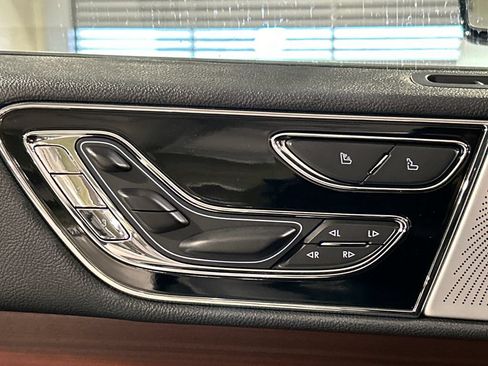 Used 2023 Lincoln Navigator Reserve AWD/4WD image 22