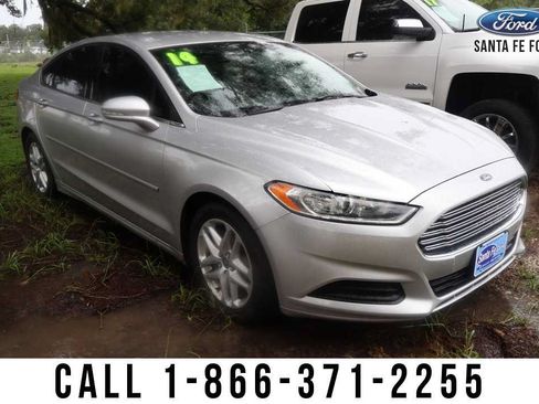 Used 2014 Ford Fusion SE FWD image 4