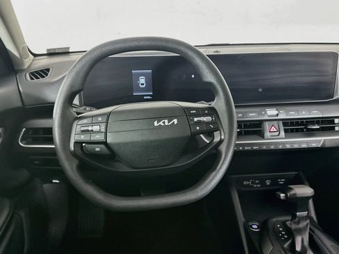 Used 2025 Kia K4 FWD image 18