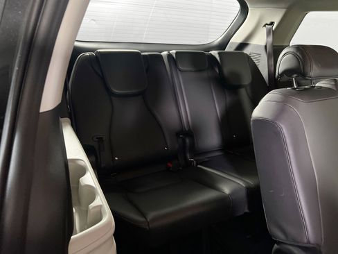 Used 2024 Kia Carnival LX image 26