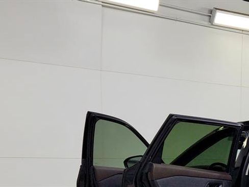 Used 2023 Nissan Rogue S AWD/4WD image 31