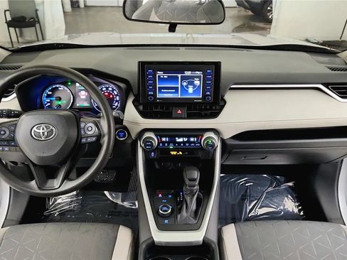 Used 2020 Toyota RAV4 XLE image 35