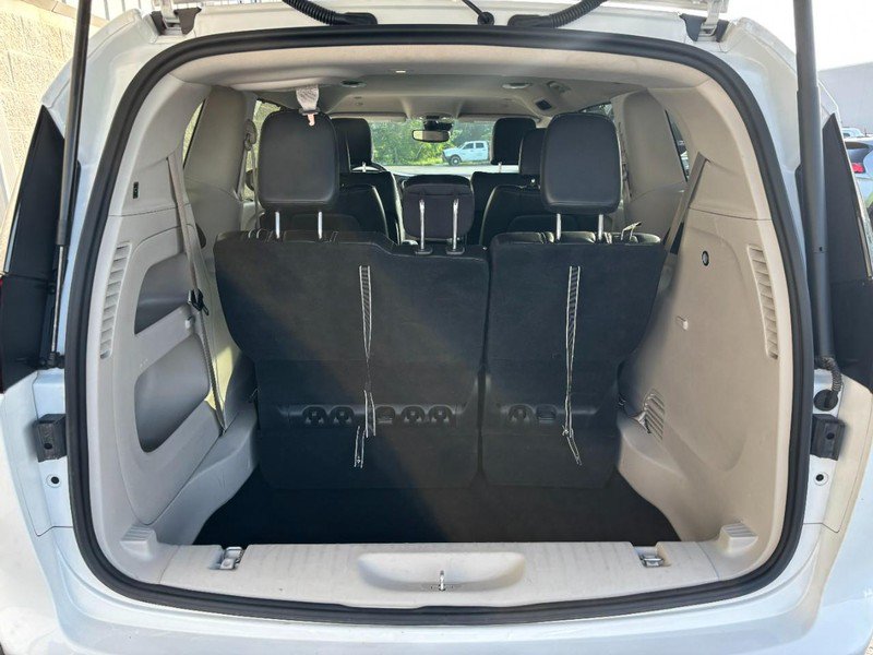 Used 2023 Chrysler Pacifica Touring-L FWD image 7