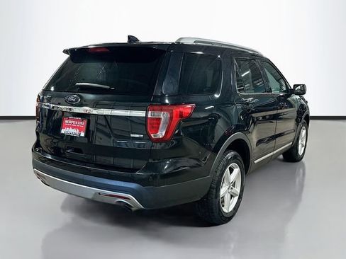 Used 2016 Ford Explorer XLT image 6