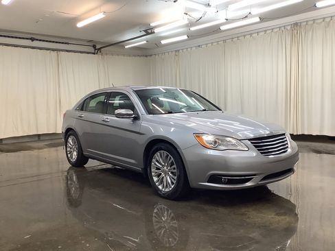 Used 2013 Chrysler 200 Limited image 4