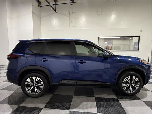 Used 2022 Nissan Rogue SV image 4