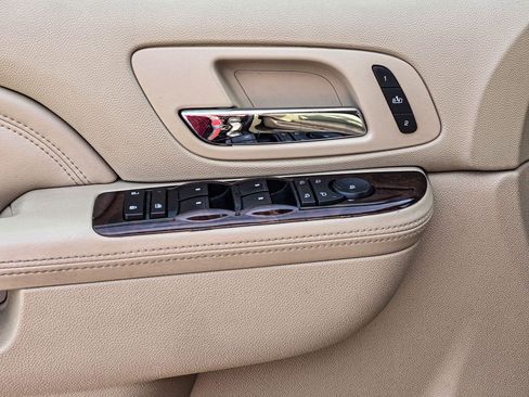 Used 2014 Cadillac Escalade Luxury AWD/4WD image 12