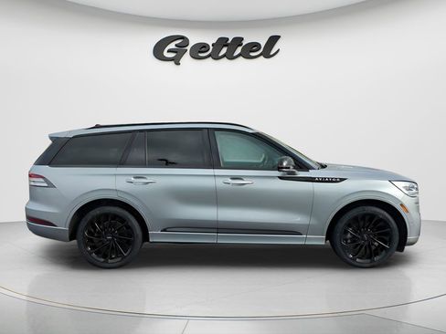 Used 2023 Lincoln Aviator Reserve w/ Equipment Group 201A image 2