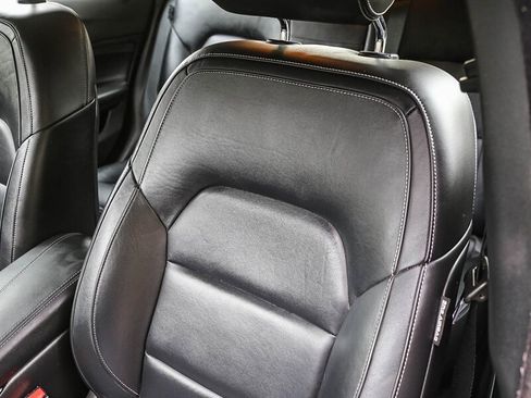 Used 2017 INFINITI QX30 image 32